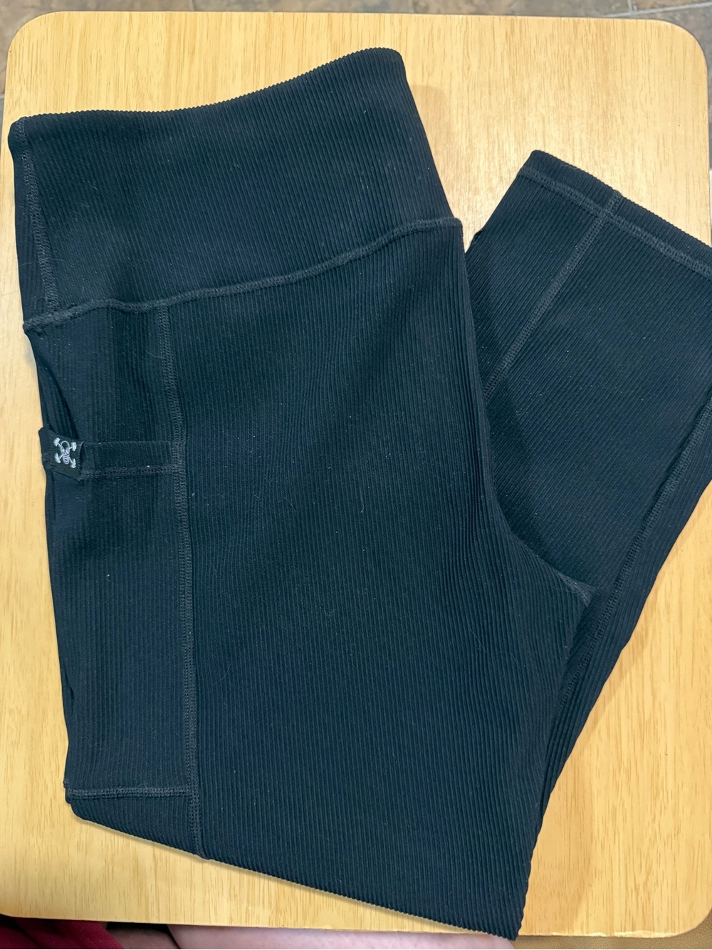 CVG Ribbed Capri Leggings